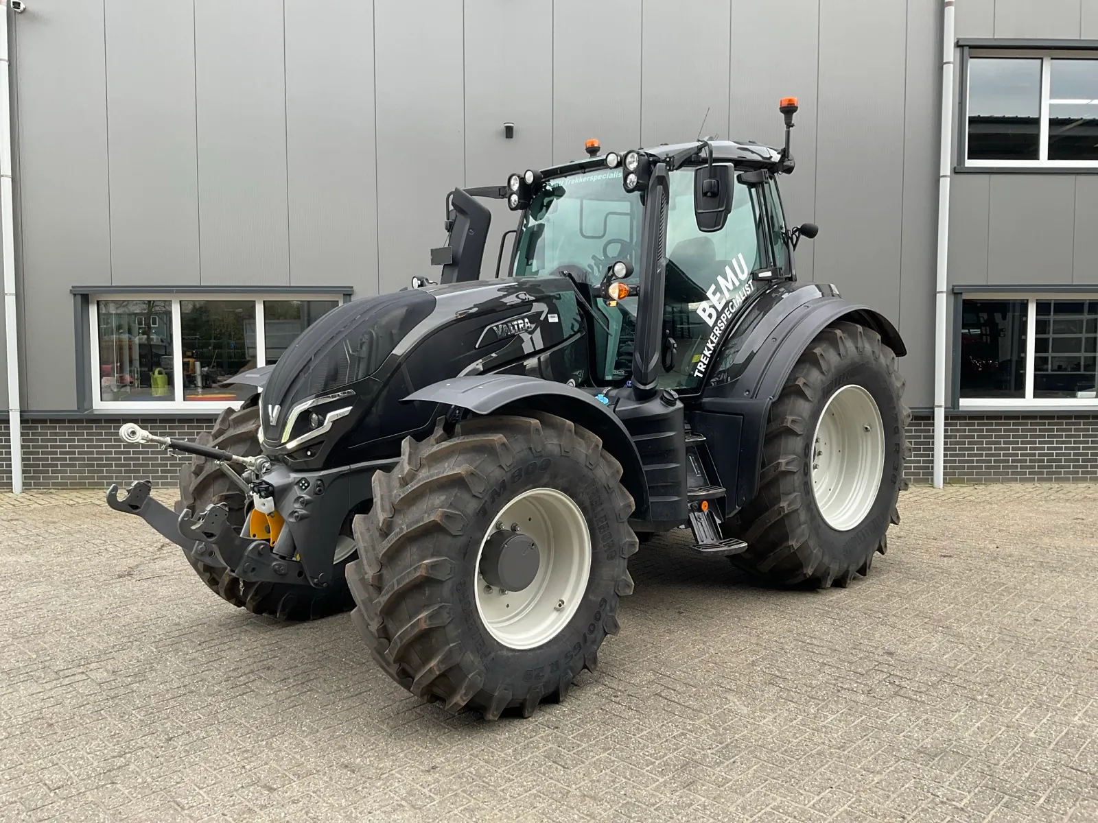 file (28) Tracteur agricole Valtra T175e Active à traction intégrale 2023 – Image 1